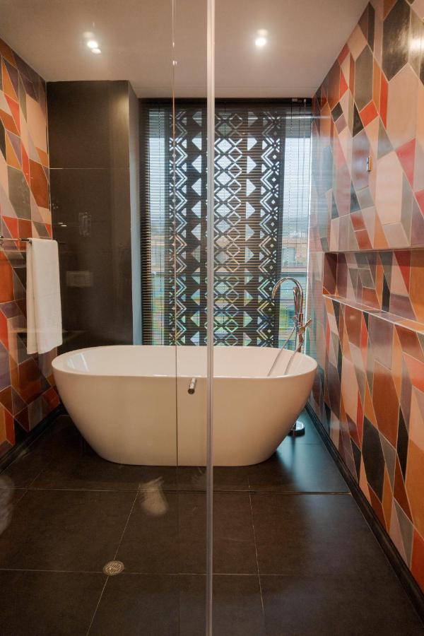 Hotel V1501 Pasto Eksteriør bilde A freestanding bathtub