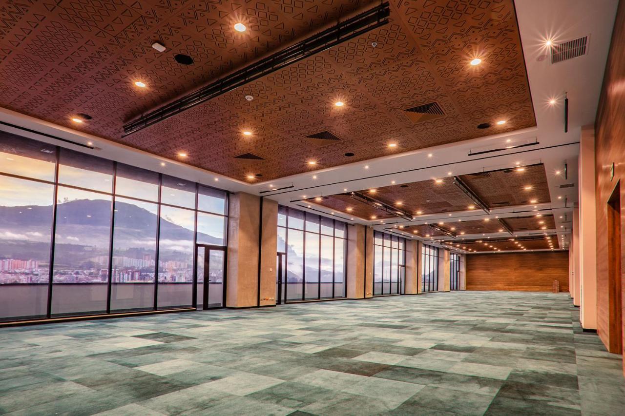 Hotel V1501 Pasto Eksteriør bilde The interior of the convention centre